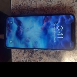 iPhone x with Mophie charging case Battery health 100 percent cricket wireless